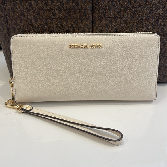 MICHAEL KORS
Leather Continental Wristlet Phone Case Wallet 
Light Cream 
NWT - Picture 14 of 16